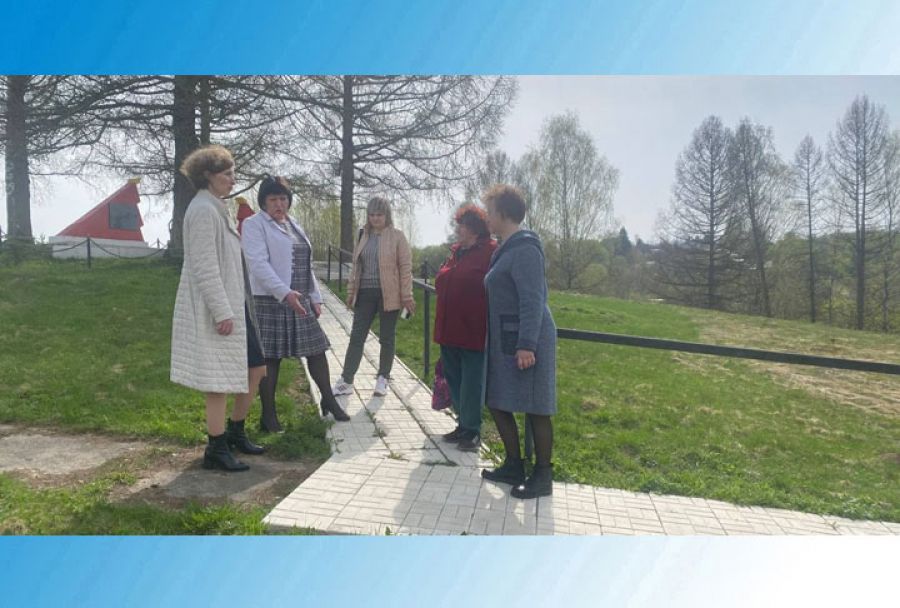 Светлана Гуркова и Наталья Волчанова провели осмотр пешеходных зон