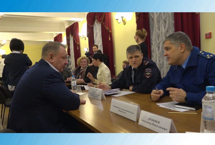 С чем жители обращались в выездную администрацию