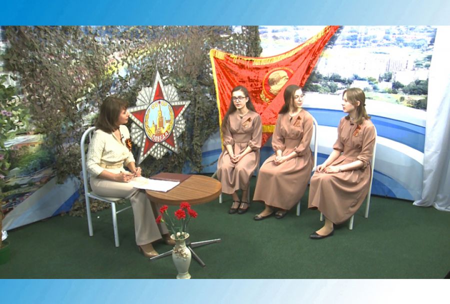 &laquo;Ни шагу назад!&raquo; Елизавета Никитина, Анастасия Авраменко, Христина Цебрук