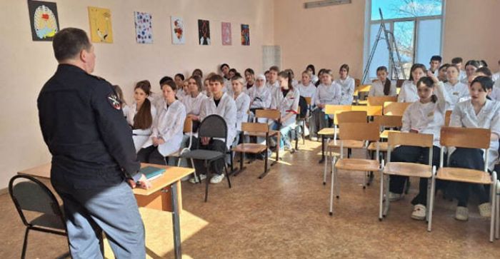 Начальник тыла УМВД России по Сергиево-Посадскому округу провел встречу со студентами медицинского колледжа