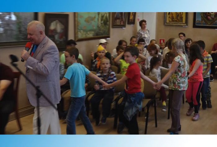 Дети радовались радуге вместе с композитором Владимиром Михайловым