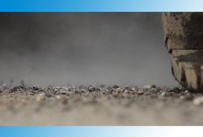 На Новоугличском шоссе снимают асфальтовое покрытие