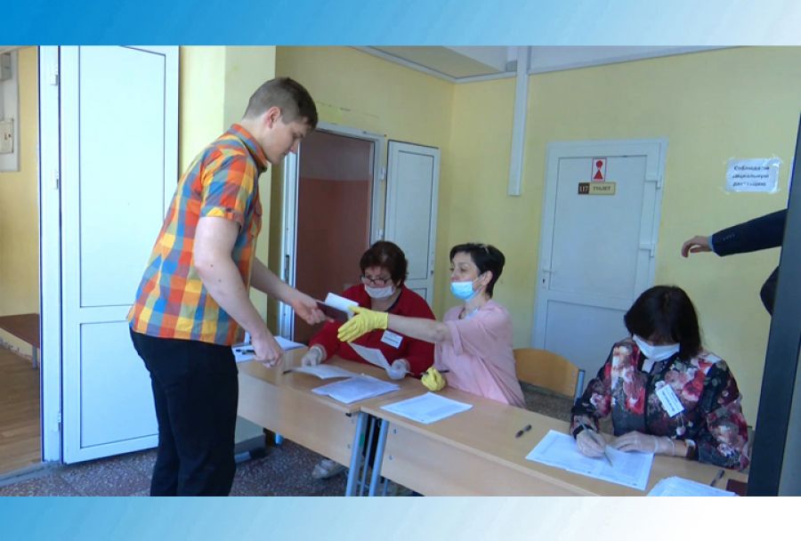 Российские школьники начали сдавать ЕГЭ