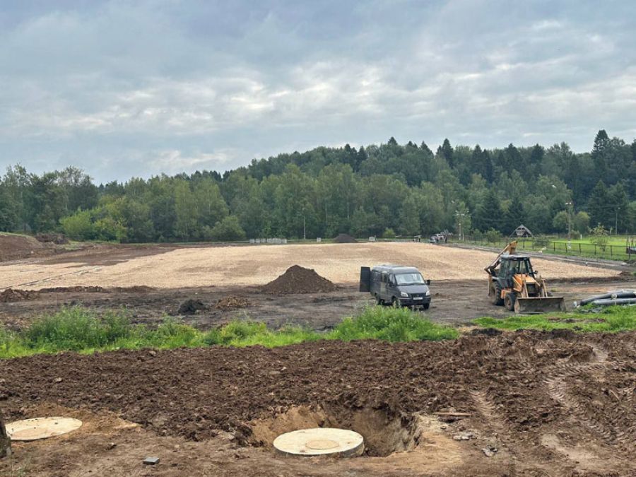 Проверка хода реконструкции стадиона на Ферме