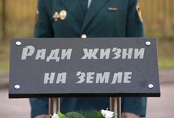 Открыт памятник пожарным и спасателям