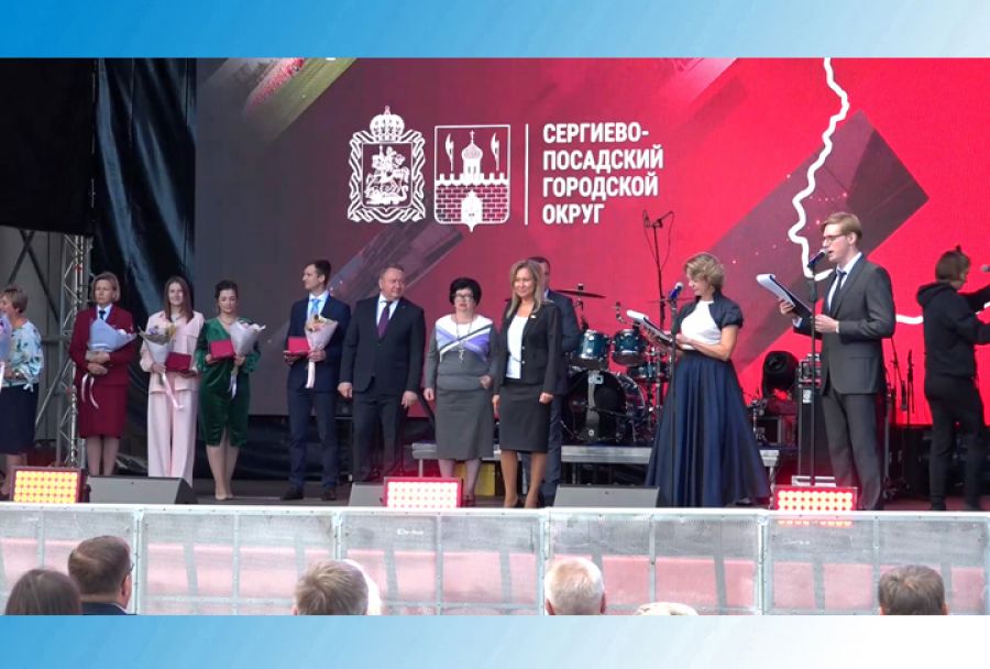 День округа торжественно открыли на Советской площади