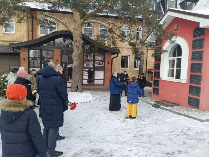 Панихида в память о всех павших в локальных конфликтах прошла у стен храма Воскресения Христова в Сергиевом Посаде