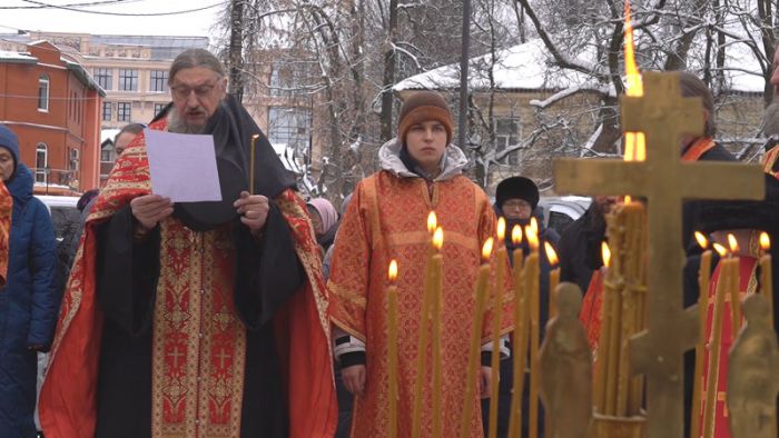 Молебен у Поклонного креста