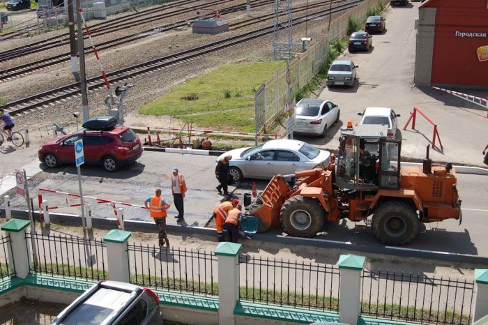 Затруднено движение через переезд на Рыбной