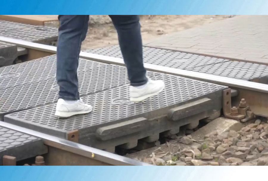 Будьте внимательны и осторожны при переходе железнодорожных путей!