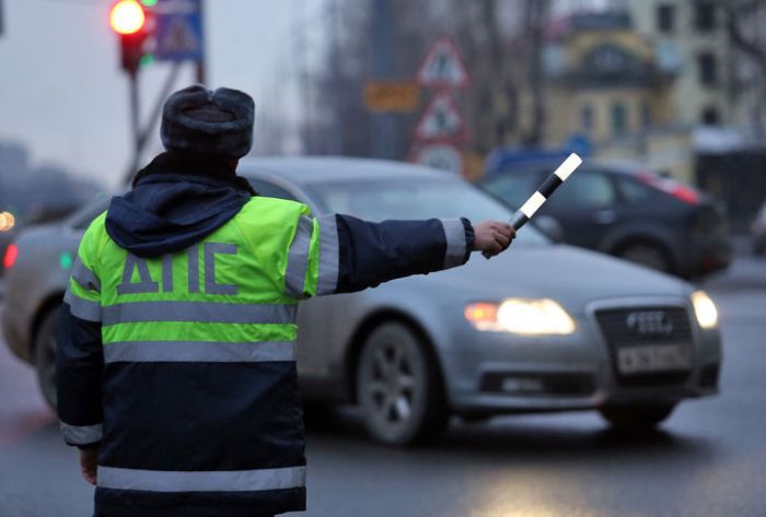 Путин подписал указ о запрете сотрудникам ГИБДД снимать номера с машин