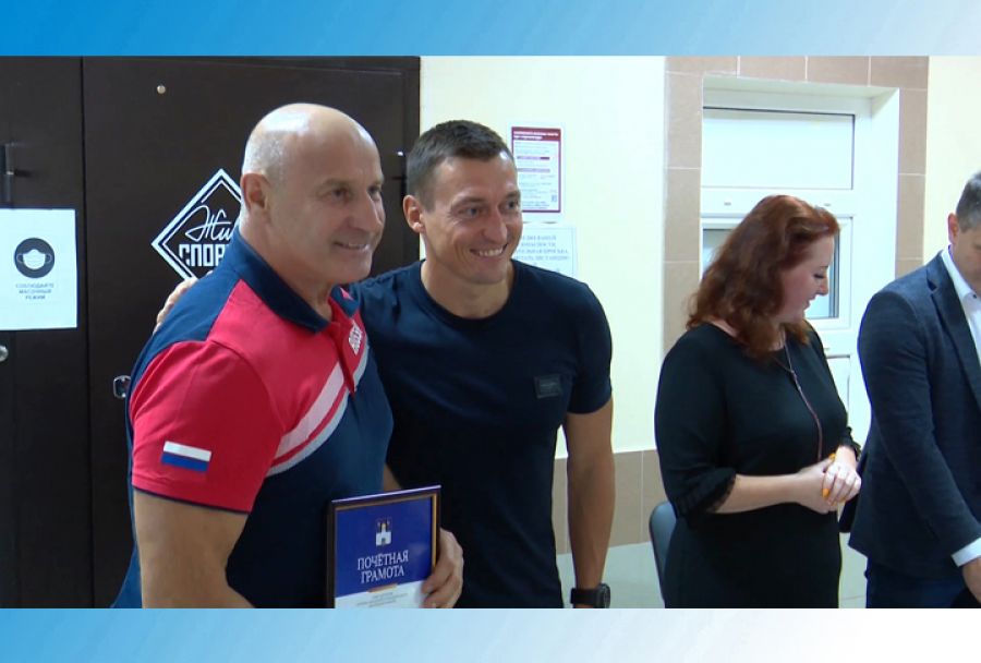 Спортсмены-тренеры получили награды из рук Александра Легкова