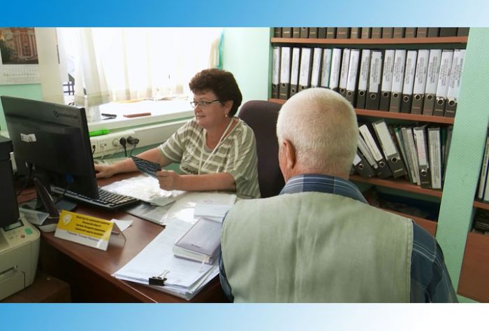 Соцзащита активно призывает заниматься скандинавской ходьбой