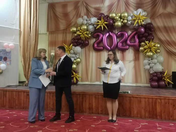 Сергей Захаров поздравил учителей в г. Пересвет