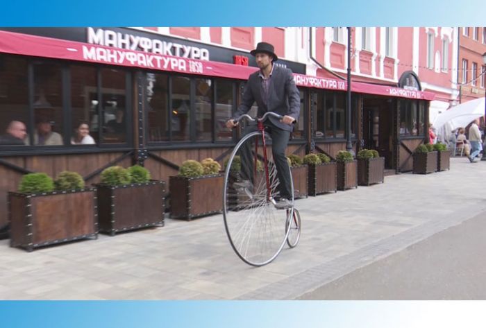 Два праздника на одной улице