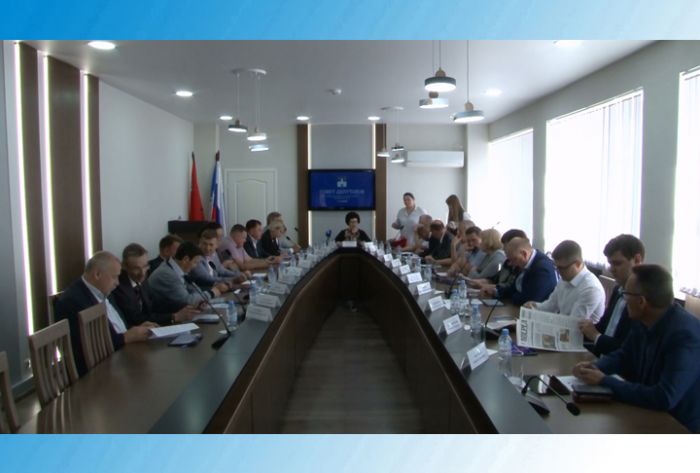 Взрослые депутаты - о молодых парламентариях