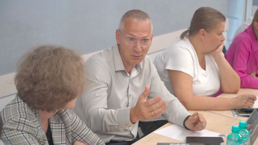 &laquo;Выездная администрация&raquo; прошла в библиотеке Горловского