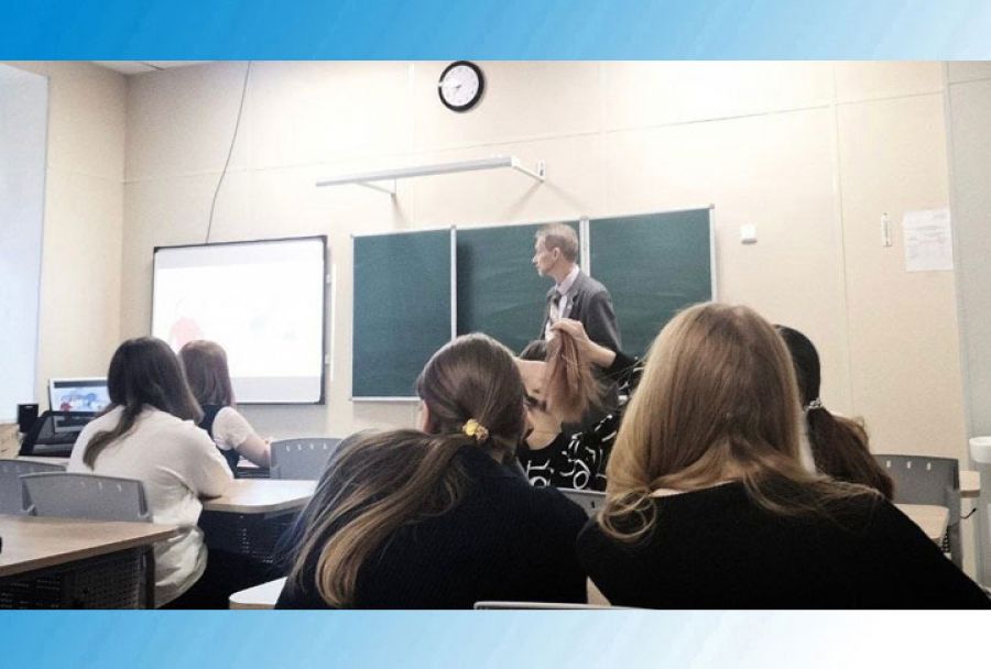 Тематические занятия со школьниками на тему воссоединения Крыма с Россией