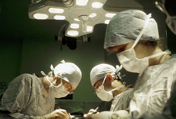 Хирург в Британии оставил &laquo;автограф&raquo; на печени пациента