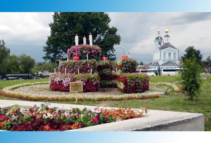 Цветочный торт радует глаз жителей и туристов