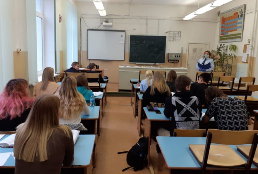 Сотрудники УМВД провели акцию «Будущая профессия – полицейский!»