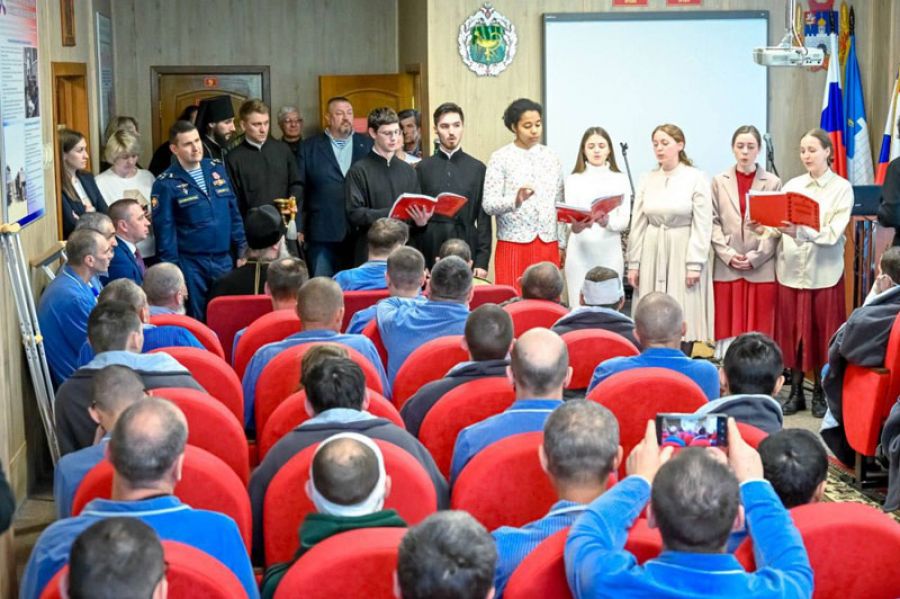 В День Победы для раненых бойцов-пациентов госпиталя в мкр. Ферма был организован большой праздник