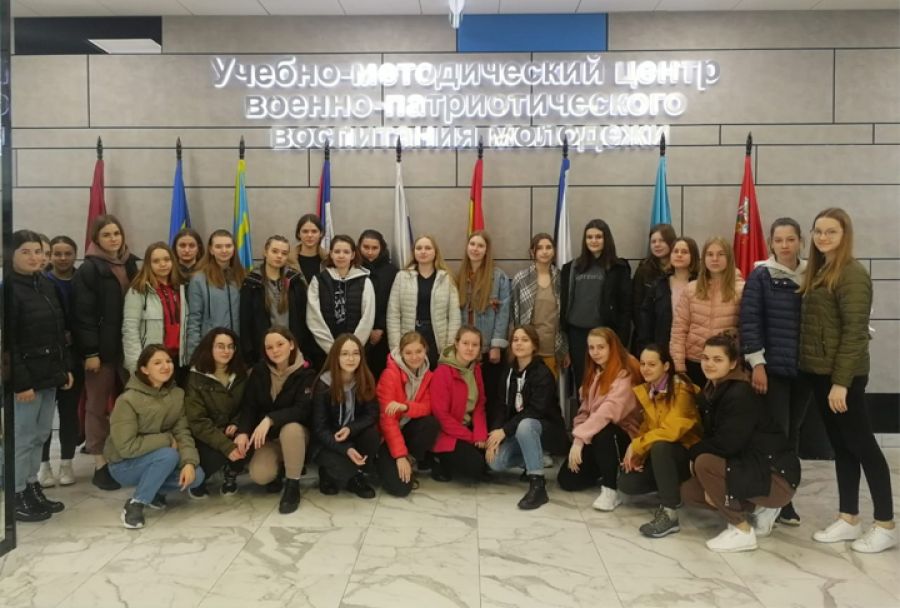 60 десятиклассниц Сергиево-Посадского округа отправились на военные сборы в День Победы