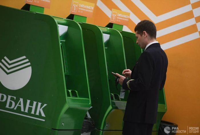 Сбербанк ввел комиссию за переводы через банкоматы