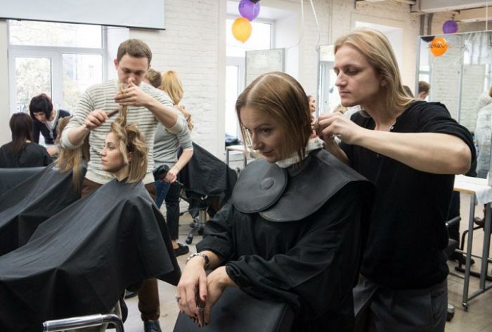 Жительницы Подмосковья смогут сделать стрижку к 8 Марта в среднем за 350&ndash;500 руб